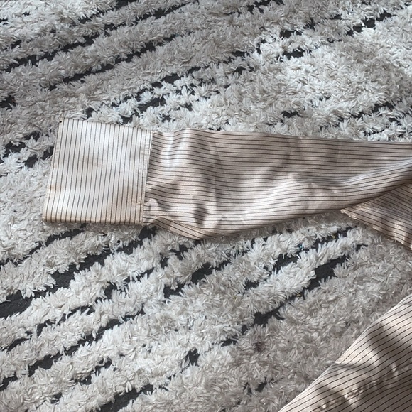 Silk long sleeve button up brand is herzcar - Picture 4 of 4